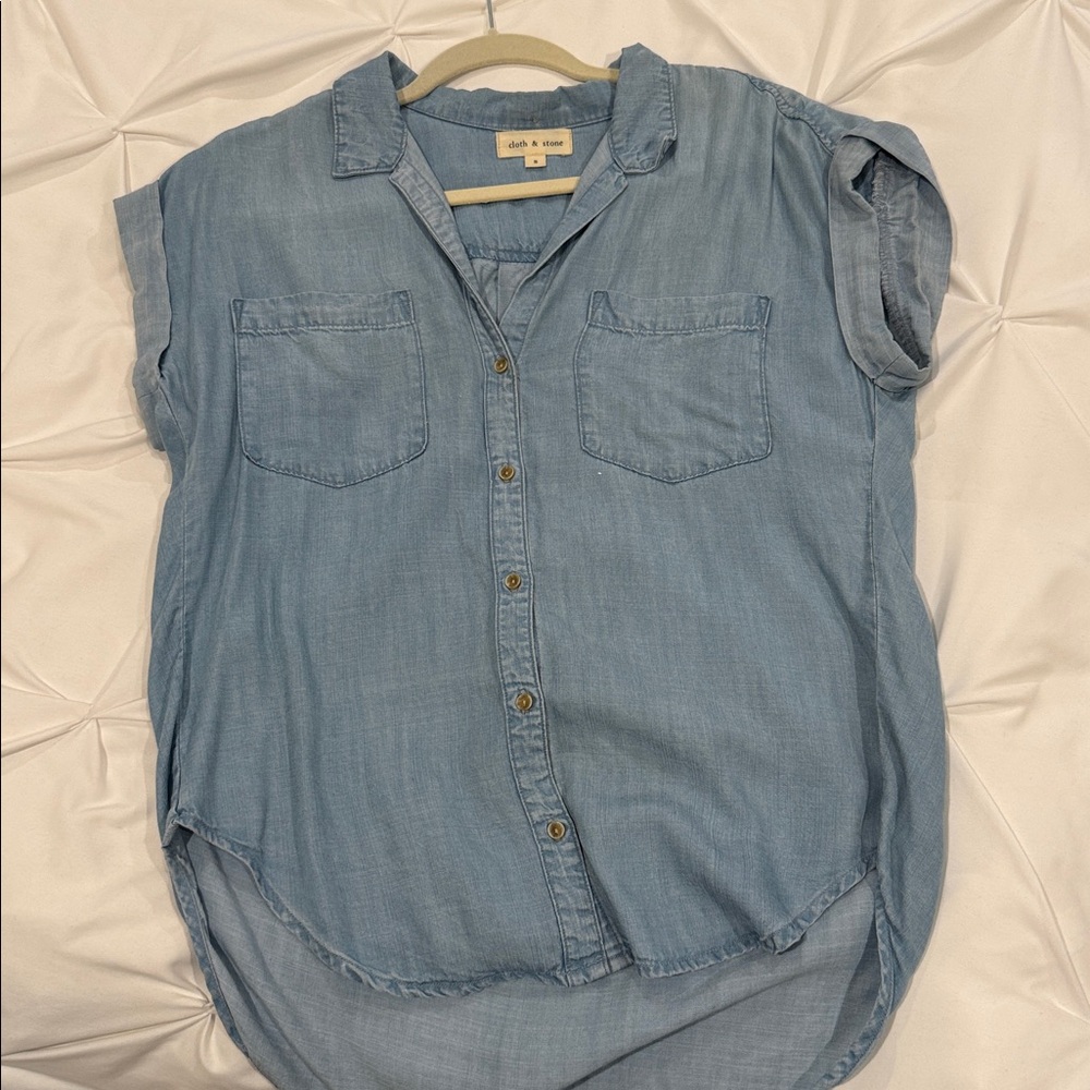 Cloth & Stone Chambray Short Cuffed Sleeve Top